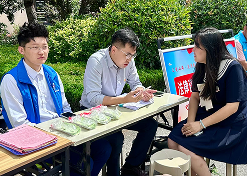 万桥律师参与山海社区"小木屋便民志愿服务站"公益普法活动