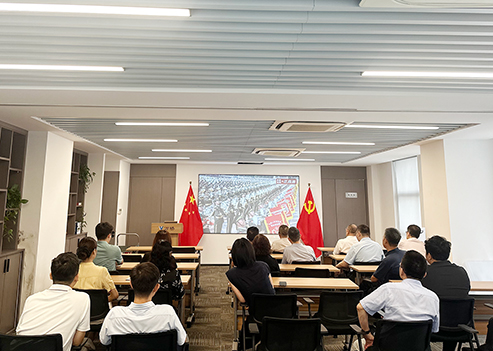 万桥所全体律师集中收看纪念中国人民抗日战争暨世界反法西斯战争胜利80周年阅兵式现场直播