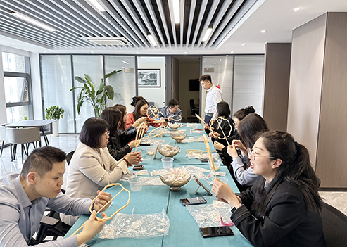 万桥青年律师活动月之一 “一缕蚕丝韵，一扇古风情”古法制扇活动